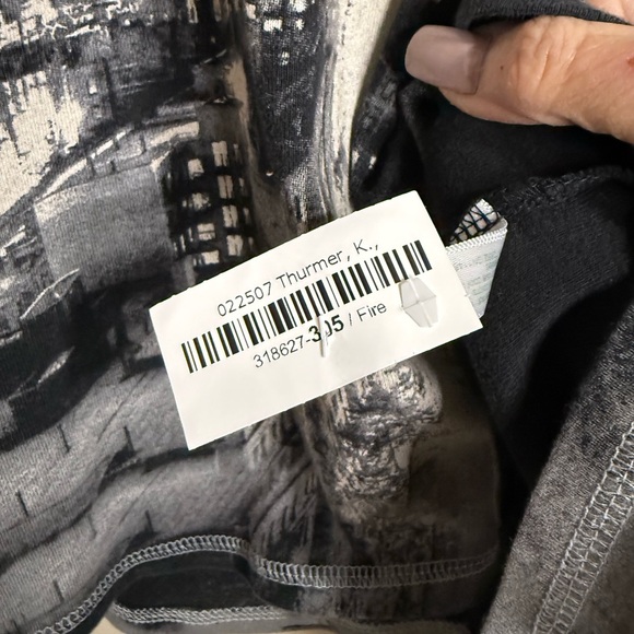 Essentials 3/4 New York Graphic Tee - Picture 7 of 7